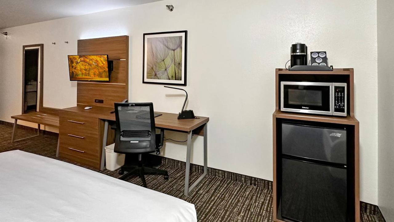 Estherville Hotel & Suites Εξωτερικό φωτογραφία