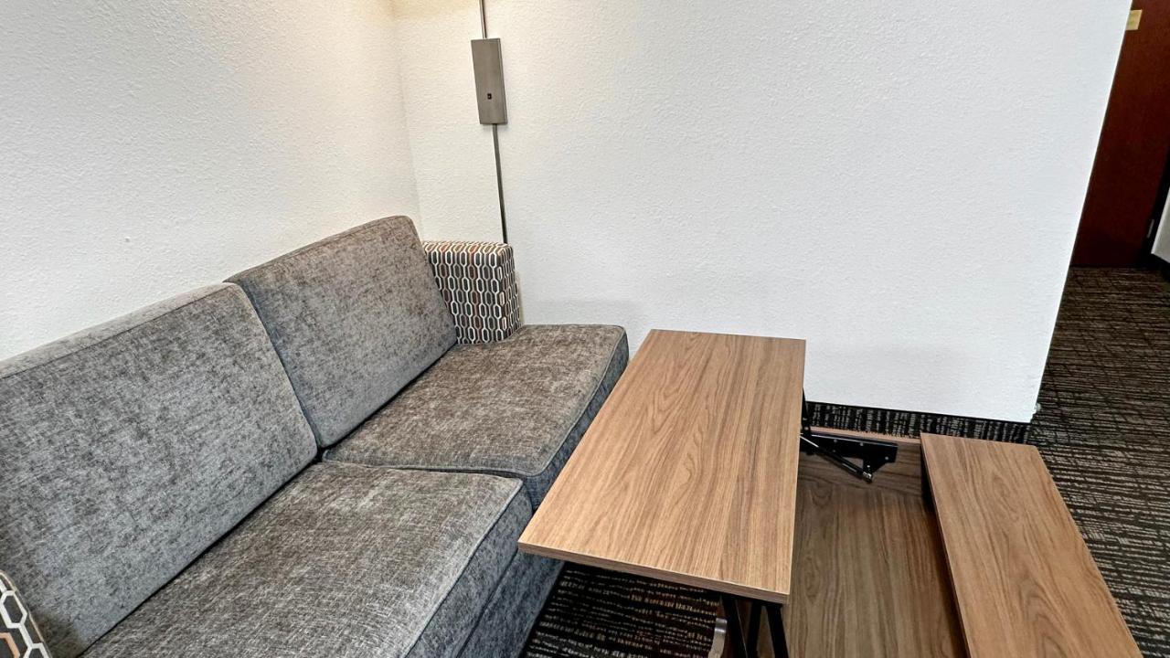 Estherville Hotel & Suites Εξωτερικό φωτογραφία
