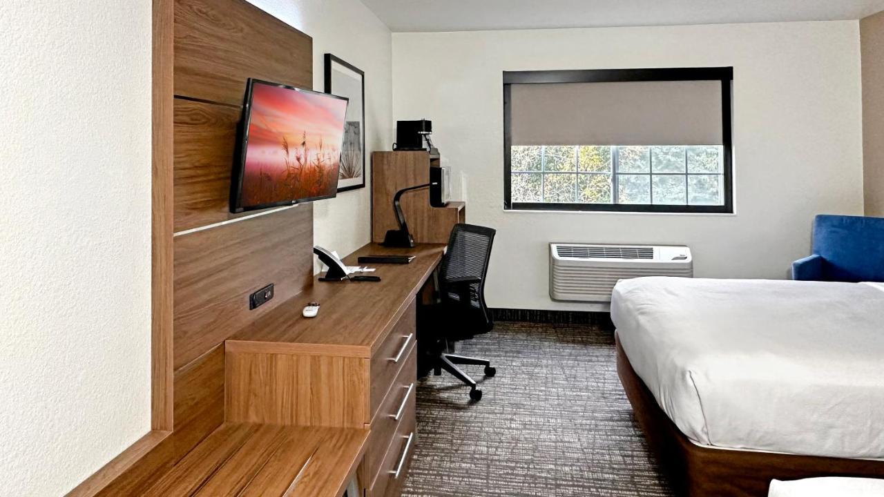 Estherville Hotel & Suites Εξωτερικό φωτογραφία