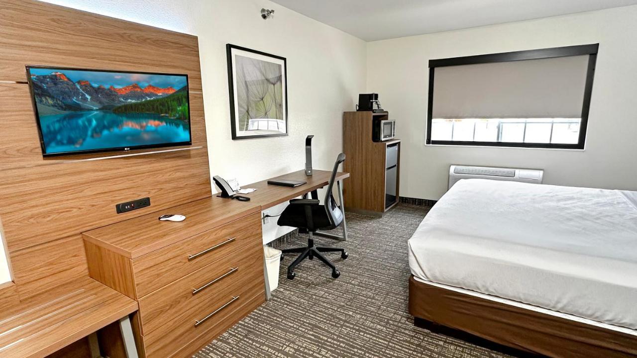 Estherville Hotel & Suites Εξωτερικό φωτογραφία
