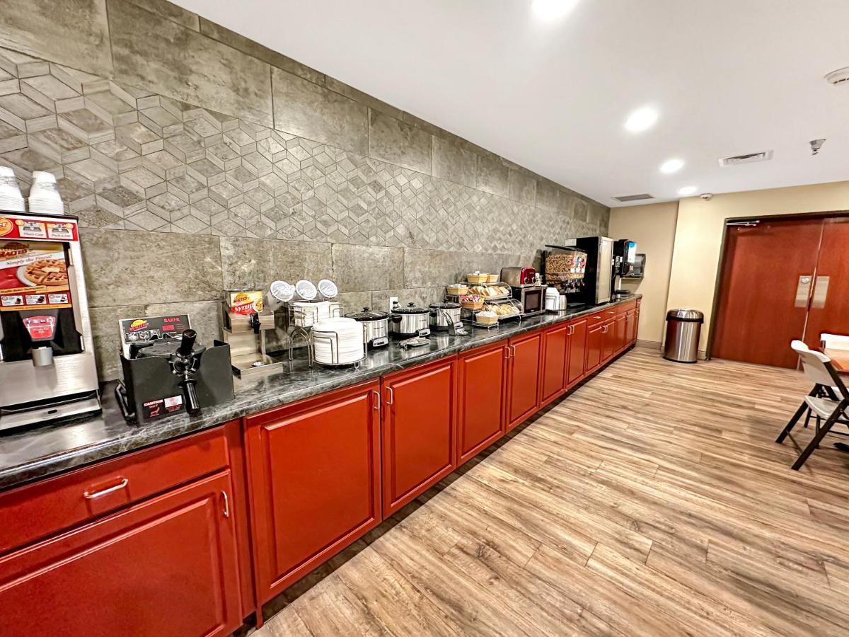 Estherville Hotel & Suites Εξωτερικό φωτογραφία