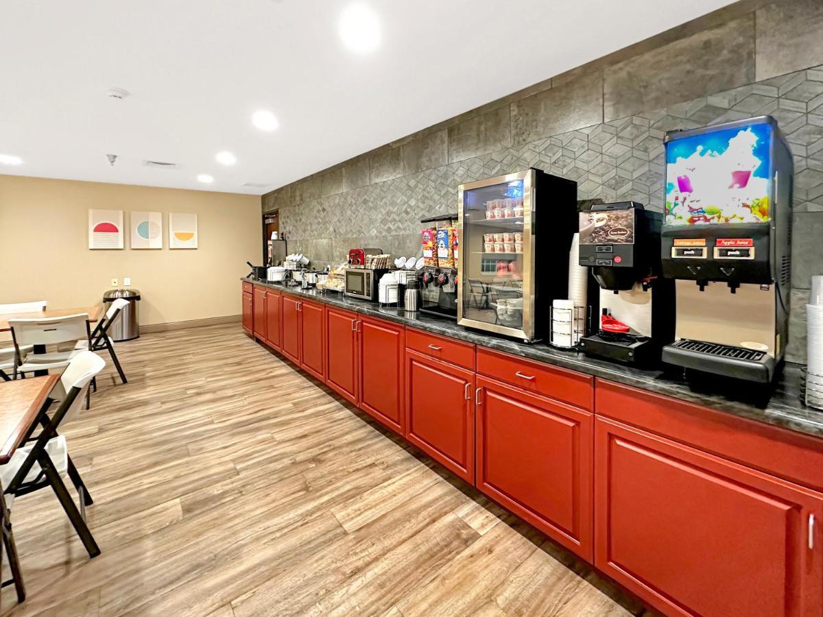 Estherville Hotel & Suites Εξωτερικό φωτογραφία