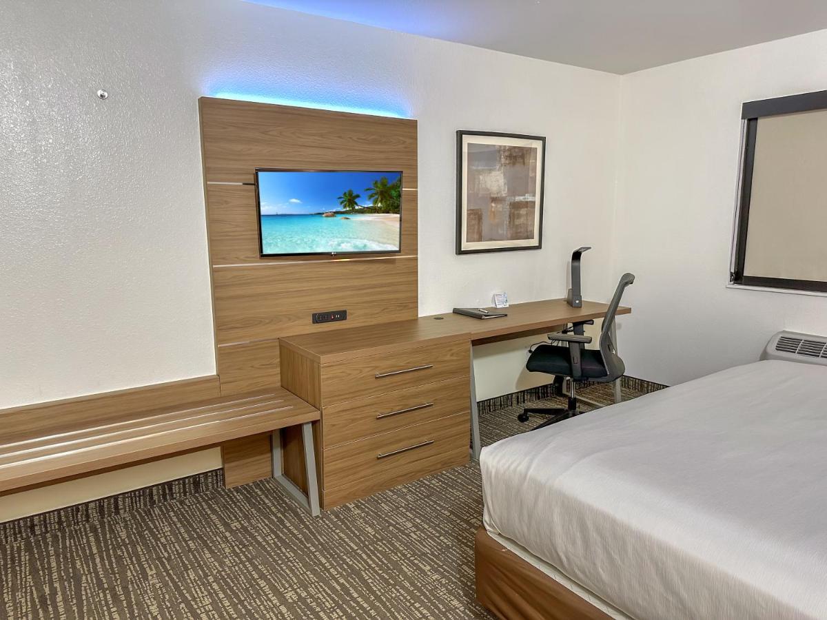 Estherville Hotel & Suites Εξωτερικό φωτογραφία