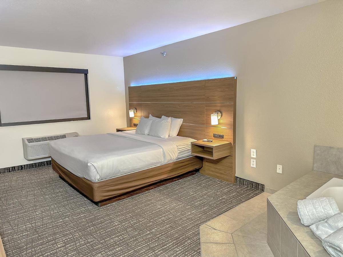 Estherville Hotel & Suites Εξωτερικό φωτογραφία
