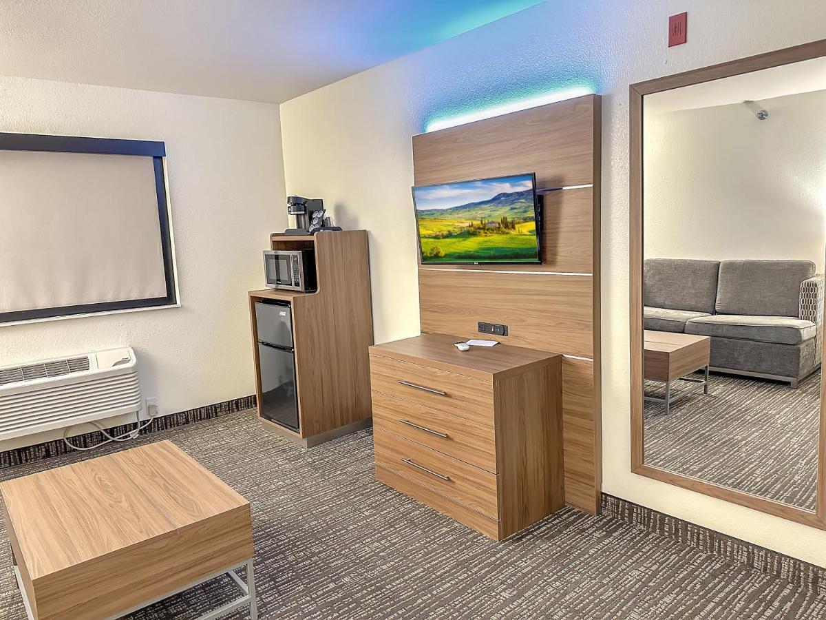 Estherville Hotel & Suites Εξωτερικό φωτογραφία