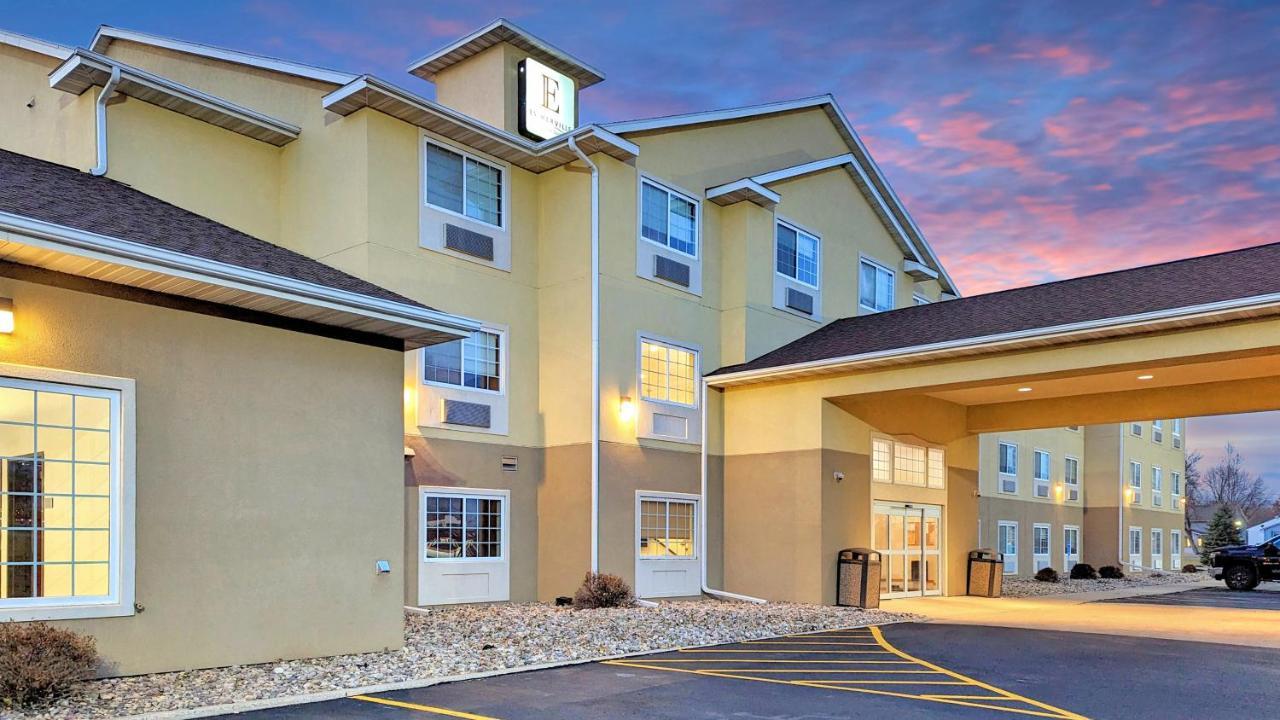 Estherville Hotel & Suites Εξωτερικό φωτογραφία