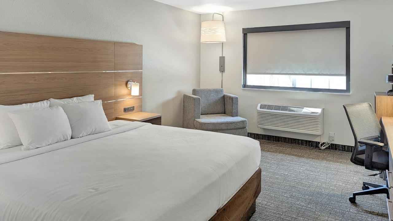 Estherville Hotel & Suites Εξωτερικό φωτογραφία