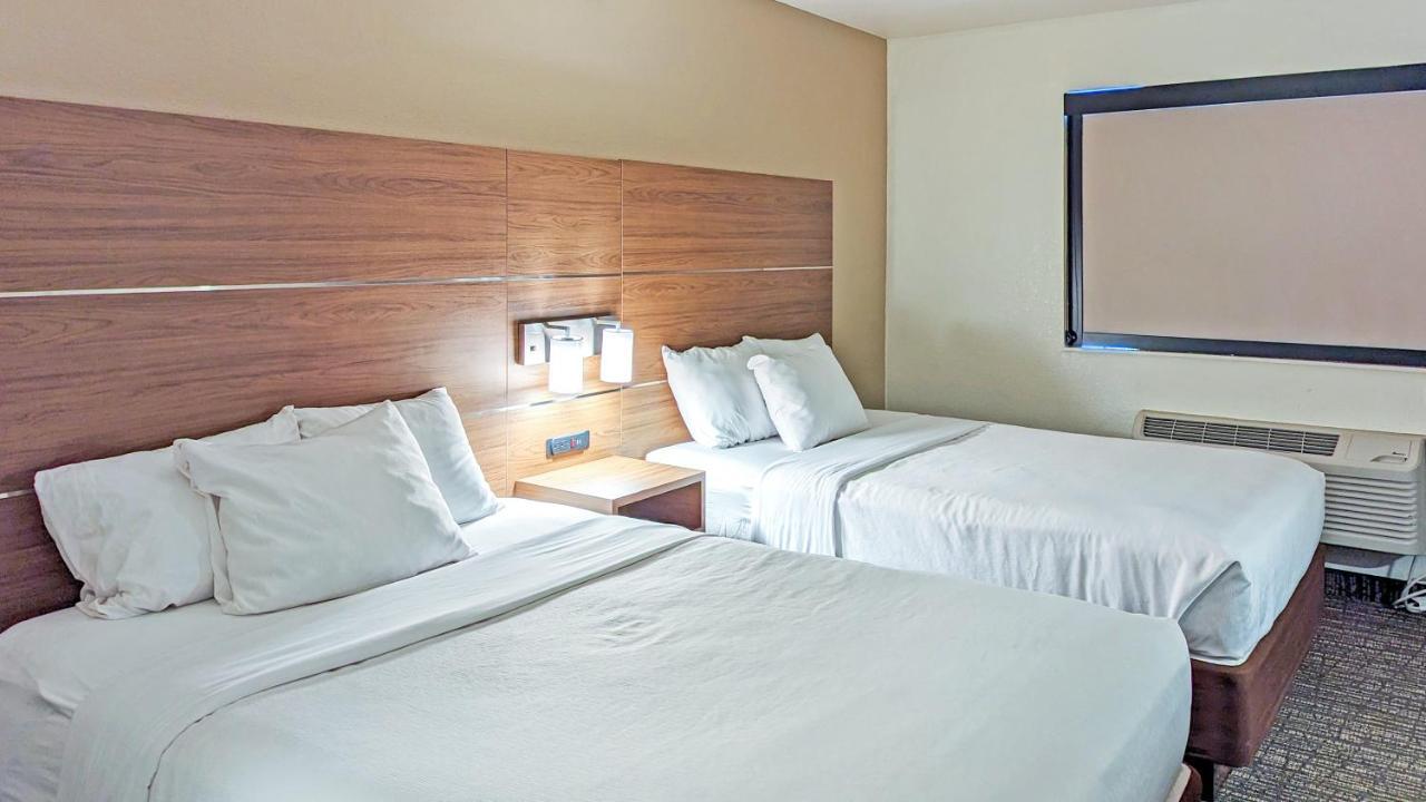 Estherville Hotel & Suites Εξωτερικό φωτογραφία