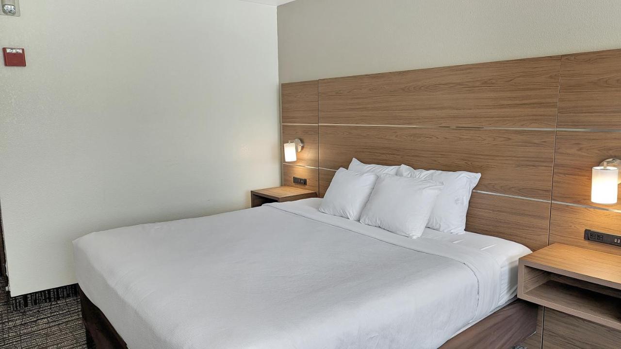 Estherville Hotel & Suites Εξωτερικό φωτογραφία