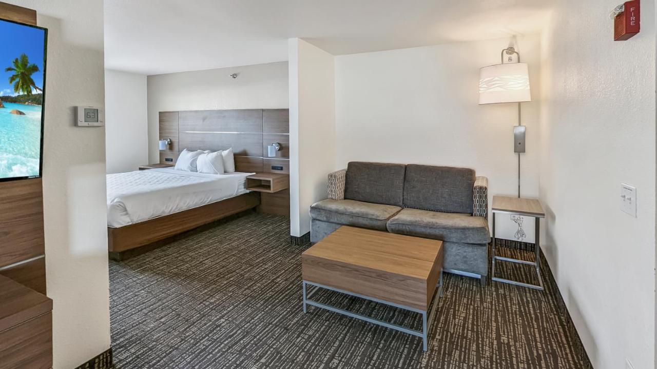 Estherville Hotel & Suites Εξωτερικό φωτογραφία