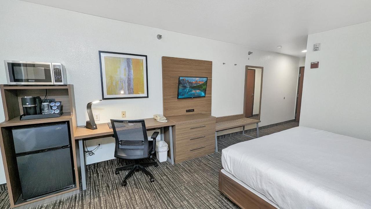 Estherville Hotel & Suites Εξωτερικό φωτογραφία