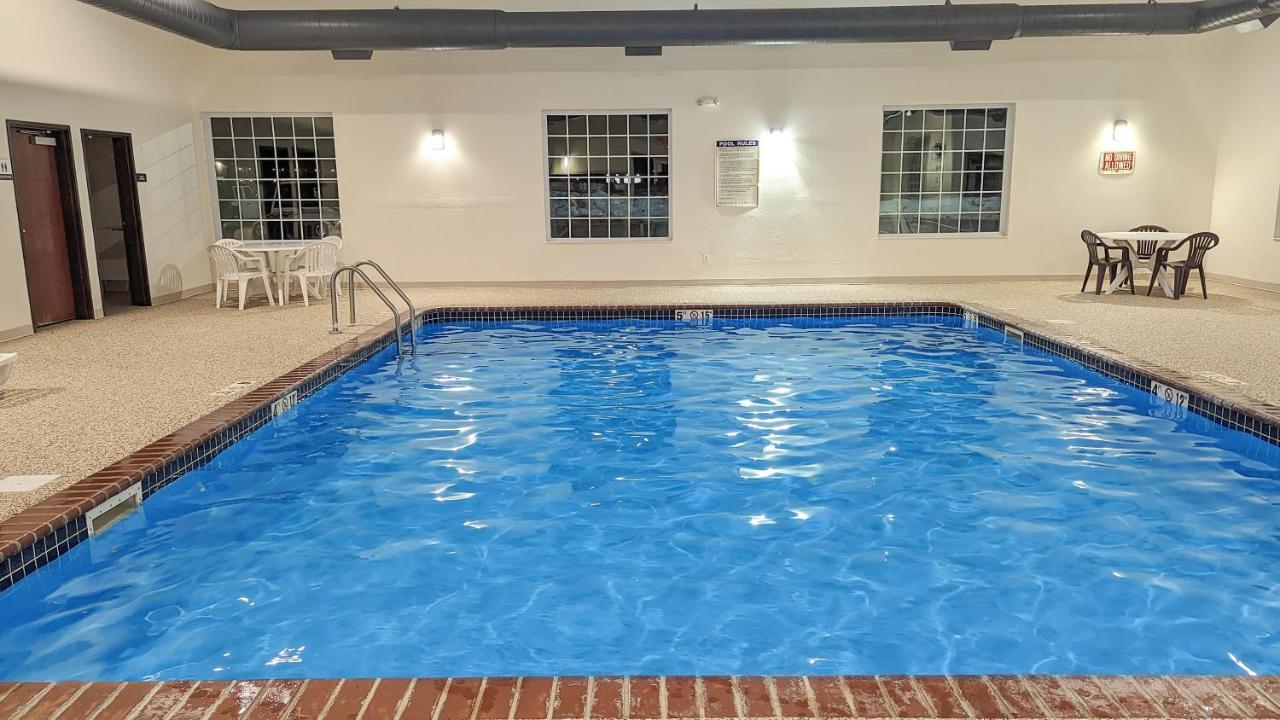 Estherville Hotel & Suites Εξωτερικό φωτογραφία