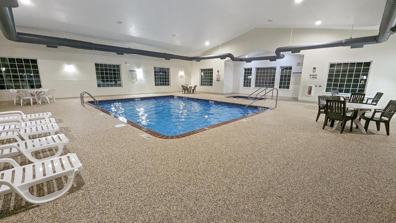 Estherville Hotel & Suites Εξωτερικό φωτογραφία