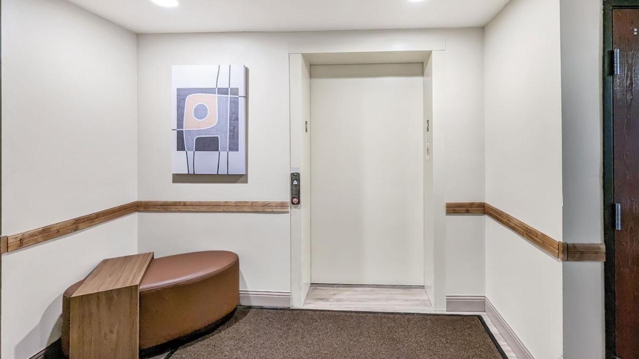 Estherville Hotel & Suites Εξωτερικό φωτογραφία